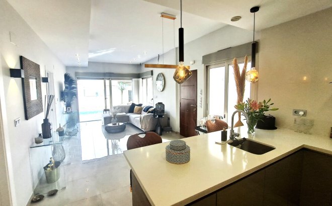 Resale - Villa -
Orihuela Costa - Costa Blanca