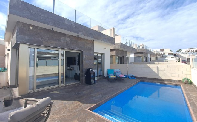 Resale - Villa -
Orihuela Costa - Costa Blanca