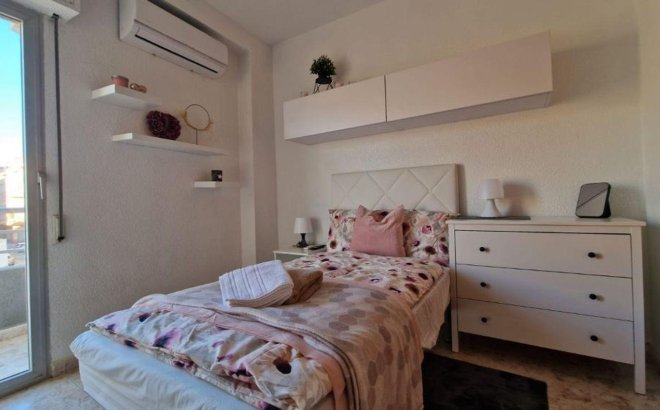 Resale - Apartment -
Torrevieja - Playa de los Locos