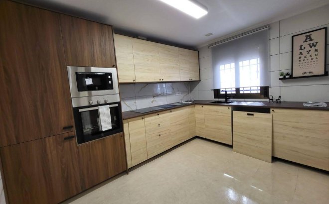 Resale - Town House -
San Miguel de Salinas - Ciudad De Las Comunicaciones
