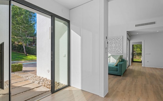 Resale - Villa -
Orihuela Costa - Costa Blanca