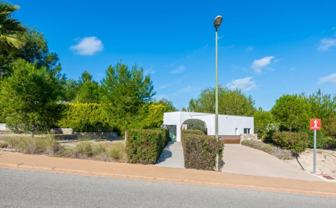 Resale - Villa -
Orihuela Costa - Costa Blanca