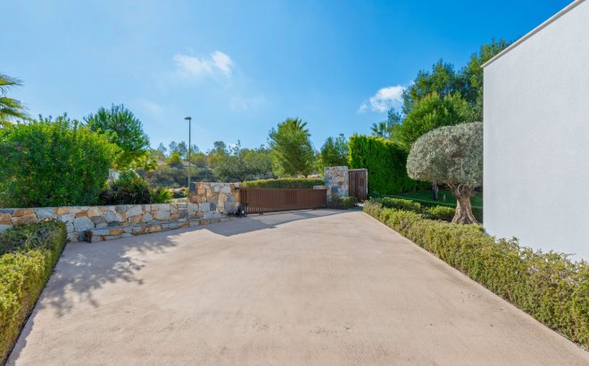 Resale - Villa -
Orihuela Costa - Costa Blanca