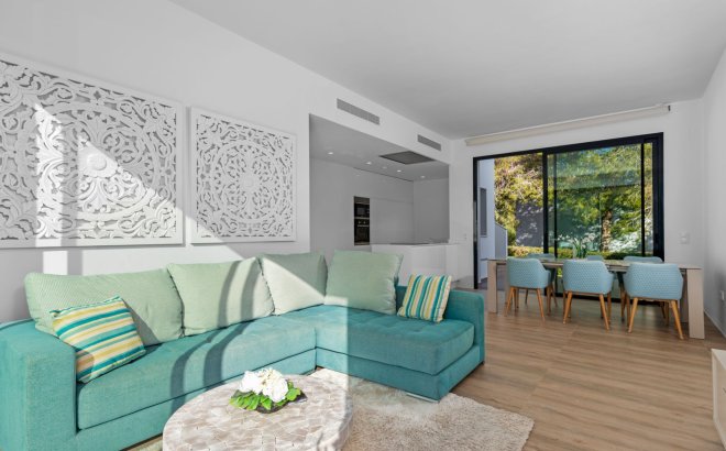 Resale - Villa -
Orihuela Costa - Costa Blanca