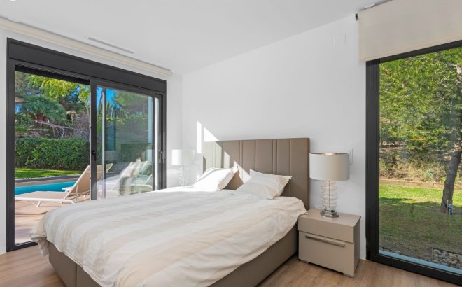 Resale - Villa -
Orihuela Costa - Costa Blanca