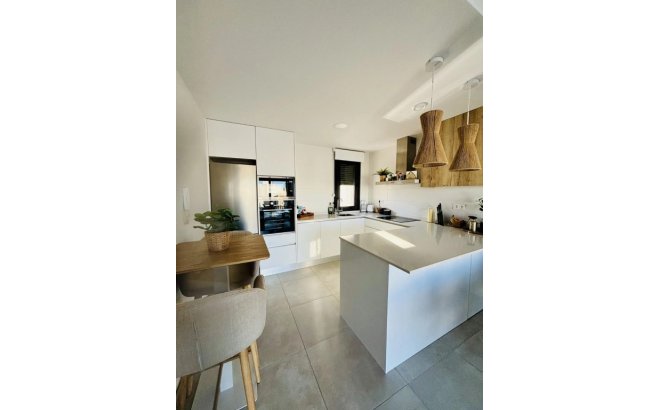 Resale - Apartment -
Las Filipinas - Inland