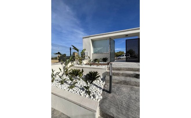 Resale - Apartment -
Las Filipinas - Inland