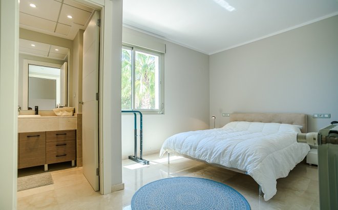 Revente - Villa -
San Miguel de Salinas - Inland