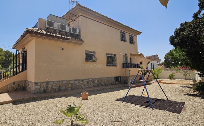 Resale - Villa -
Pinar de Campoverde - Inland
