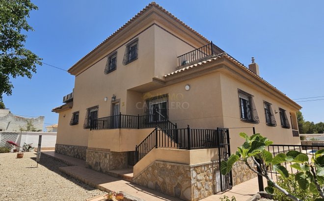 Resale - Villa -
Pinar de Campoverde - Inland