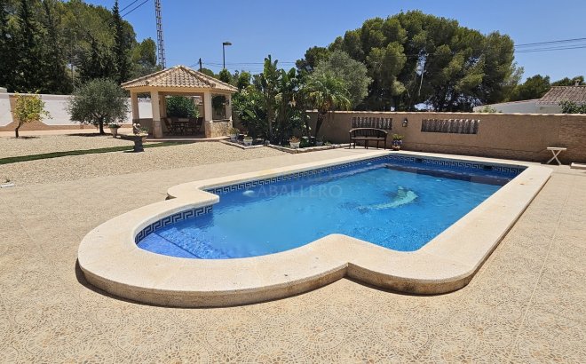 Resale - Villa -
Pinar de Campoverde - Inland