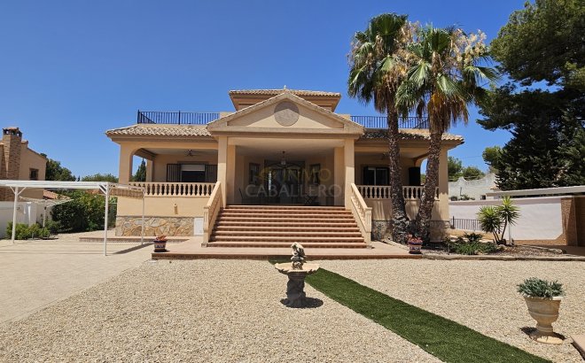 Resale - Villa -
Pinar de Campoverde - Inland