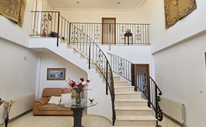 Resale - Villa -
Pinar de Campoverde - Inland