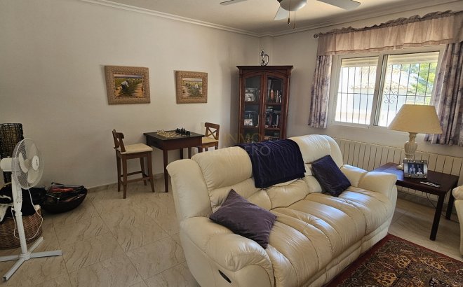 Resale - Villa -
Pinar de Campoverde - Inland