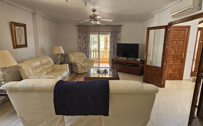 Resale - Villa -
Pinar de Campoverde - Inland