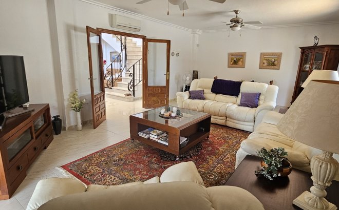 Resale - Villa -
Pinar de Campoverde - Inland