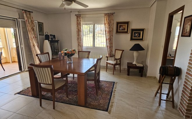 Resale - Villa -
Pinar de Campoverde - Inland