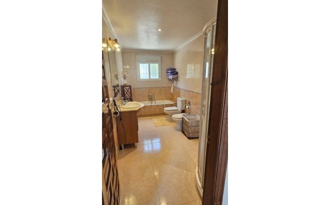 Resale - Villa -
Pinar de Campoverde - Inland