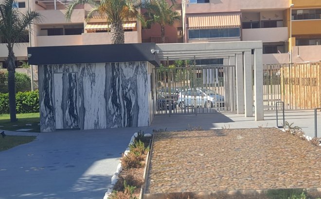 Resale - Apartment -
Playa Flamenca - Costa Blanca