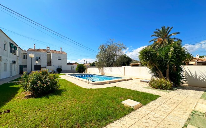Resale - Bungalow -
Orihuela Costa - Costa Blanca