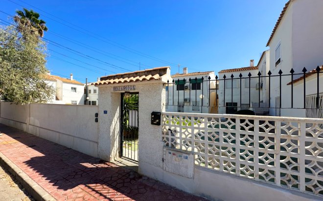 Resale - Bungalow -
Orihuela Costa - Costa Blanca