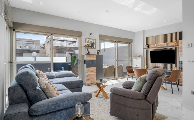 Resale - Villa -
Orihuela Costa - Costa Blanca