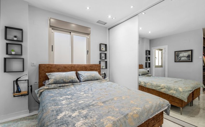 Resale - Villa -
Orihuela Costa - Costa Blanca