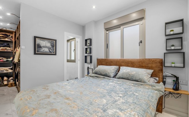 Resale - Villa -
Orihuela Costa - Costa Blanca