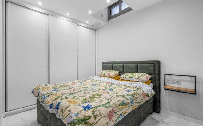 Resale - Villa -
Orihuela Costa - Costa Blanca