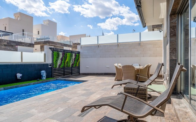 Resale - Villa -
Orihuela Costa - Costa Blanca