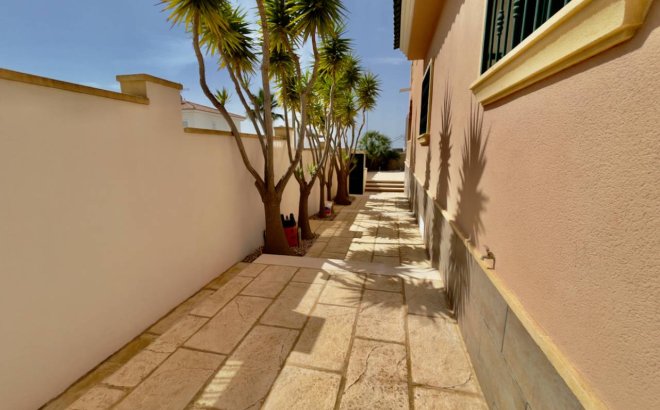 Resale - Villa -
Ciudad Quesada - Costa Blanca