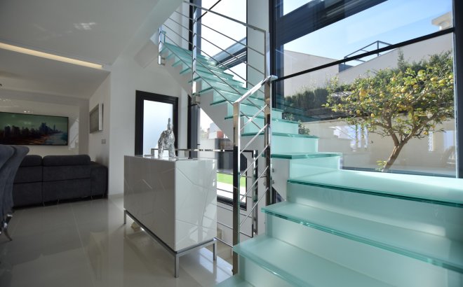 Resale - Villa -
San Miguel de Salinas - Inland