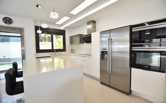 Resale - Villa -
San Miguel de Salinas - Inland