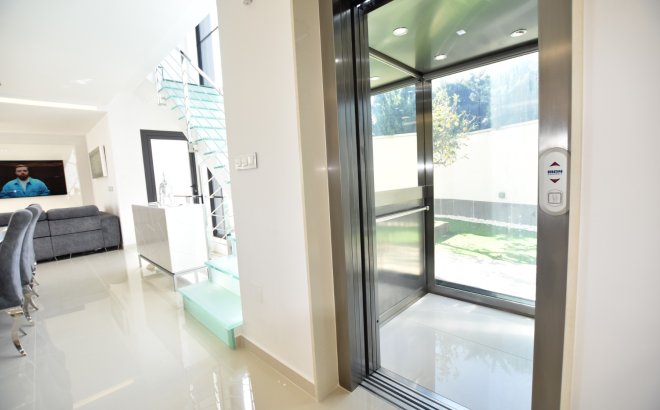 Resale - Villa -
San Miguel de Salinas - Inland