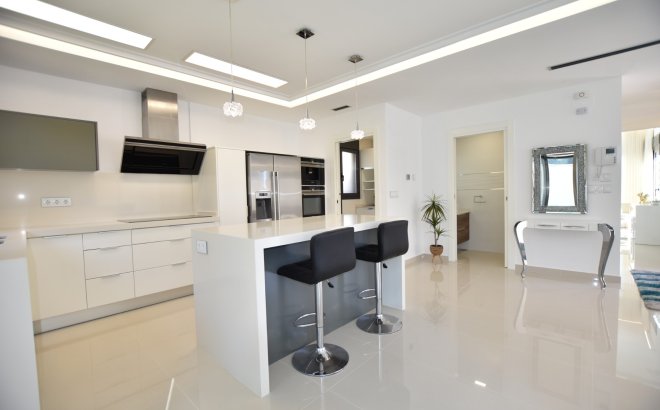 Resale - Villa -
San Miguel de Salinas - Inland