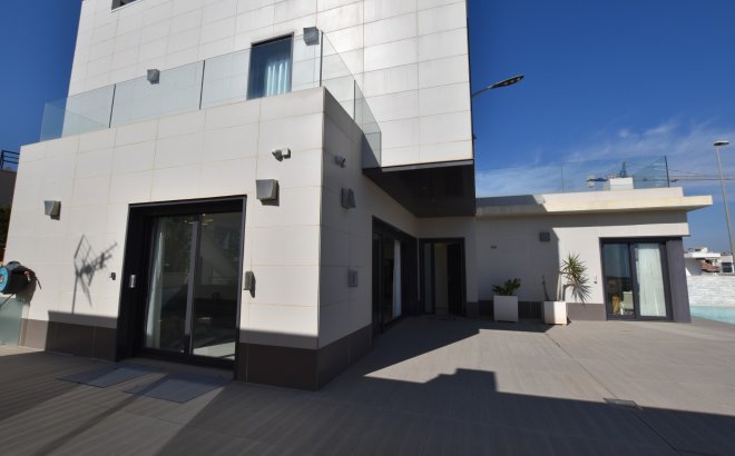 Resale - Villa -
San Miguel de Salinas - Inland