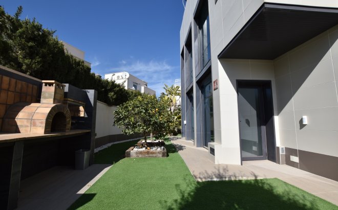 Resale - Villa -
San Miguel de Salinas - Inland