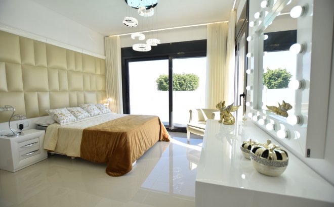 Resale - Villa -
San Miguel de Salinas - Inland