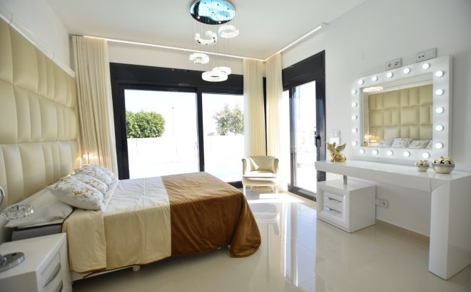 Resale - Villa -
San Miguel de Salinas - Inland