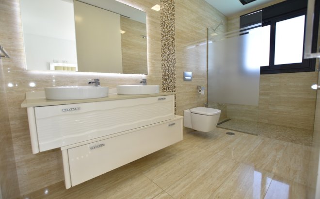 Resale - Villa -
San Miguel de Salinas - Inland