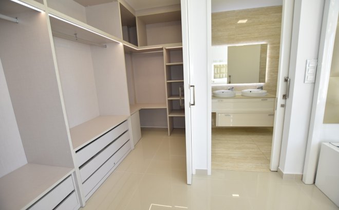 Resale - Villa -
San Miguel de Salinas - Inland