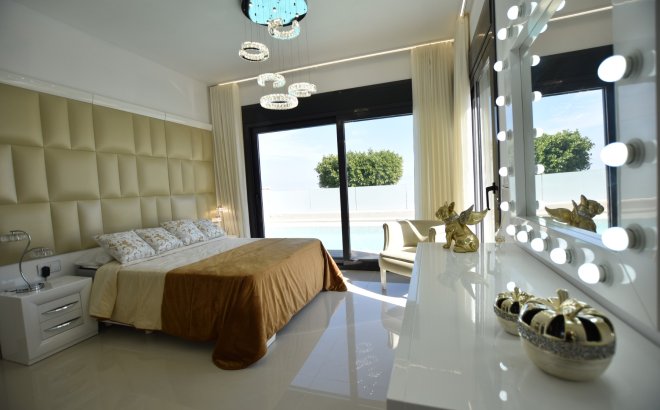 Resale - Villa -
San Miguel de Salinas - Inland