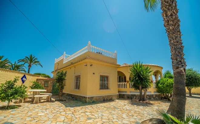 Resale - Villa -
Torrevieja - Costa Blanca