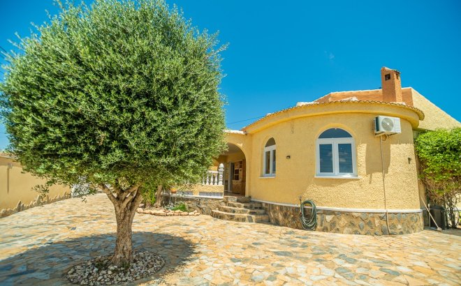 Resale - Villa -
Torrevieja - Costa Blanca