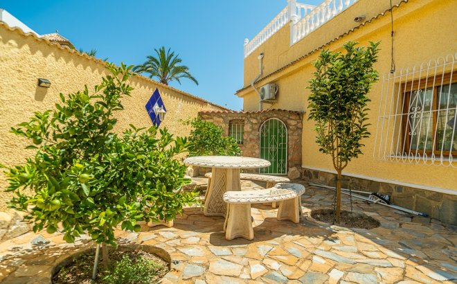 Resale - Villa -
Torrevieja - Costa Blanca