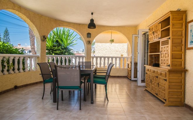 Resale - Villa -
Torrevieja - Costa Blanca
