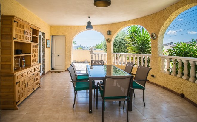 Resale - Villa -
Torrevieja - Costa Blanca
