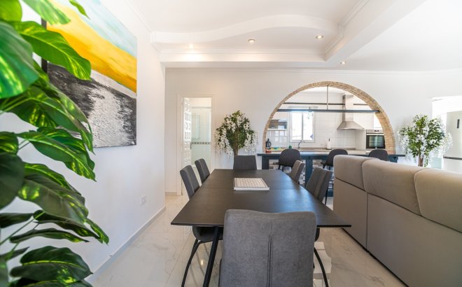 Resale - Villa -
Torrevieja - Costa Blanca