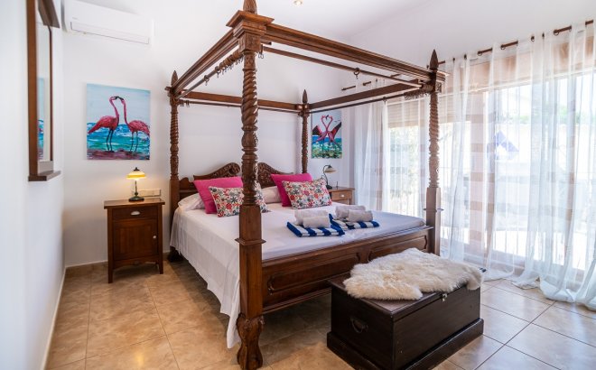 Resale - Villa -
Torrevieja - Costa Blanca