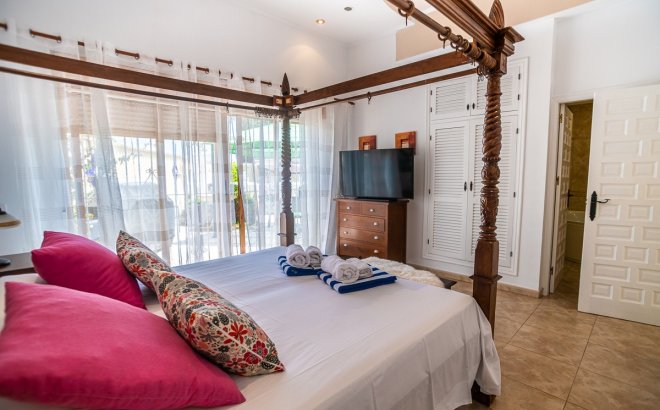 Resale - Villa -
Torrevieja - Costa Blanca